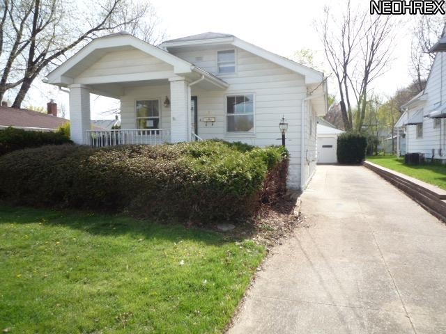 2810 Cora St, Cuyahoga Falls, OH 44221