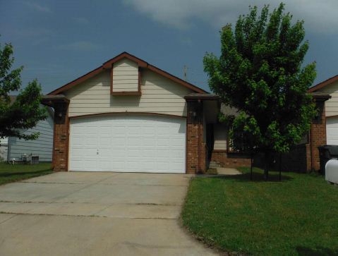 204 N Lamar Ave, Haysville, KS 67060