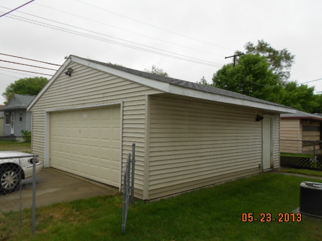 6809 Syracuse St, Taylor, MI 48180