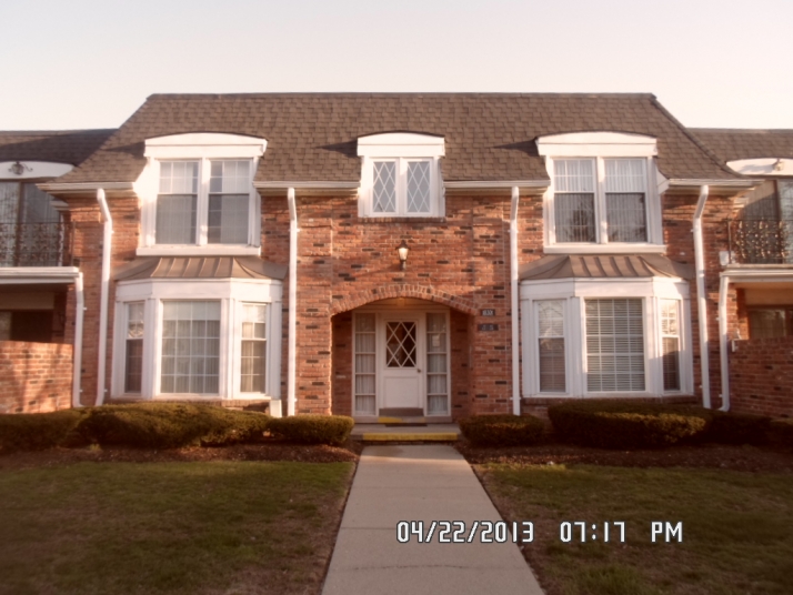 18301 W 13 Mile Rd Unit 24, Southfield, MI 48076