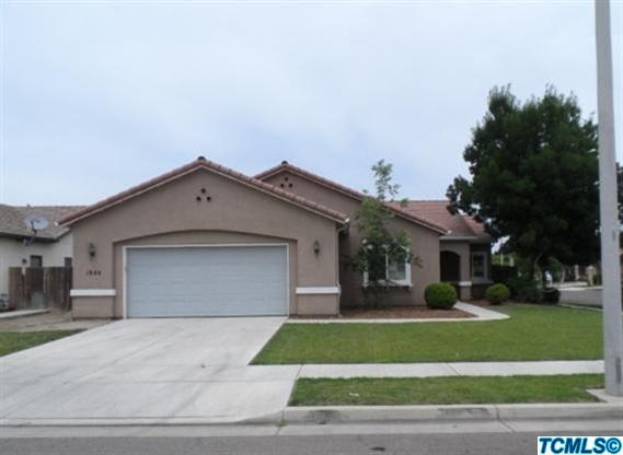 1844 Malvasia Ave, Tulare, CA 93274