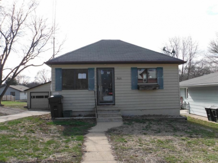 2621 S Cleveland St, Sioux City, IA 51106