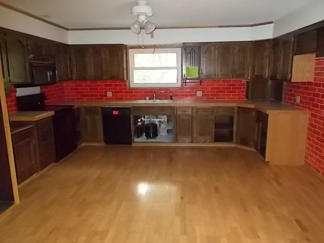 24897 119th St, Leavenworth, KS 66048