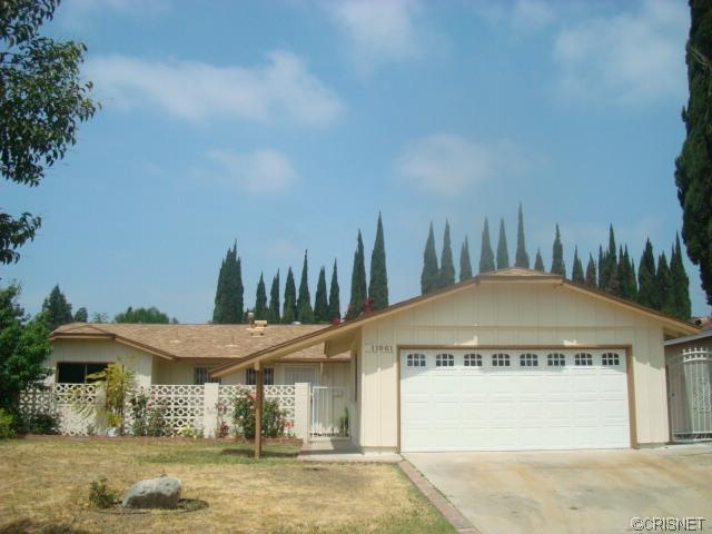 11961 Jouett St, Sylmar, CA 91342