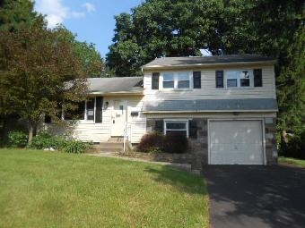 1237 Roberts Rd, Warminster, PA 18974