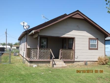 419 E Main St, Geronimo, OK 73543