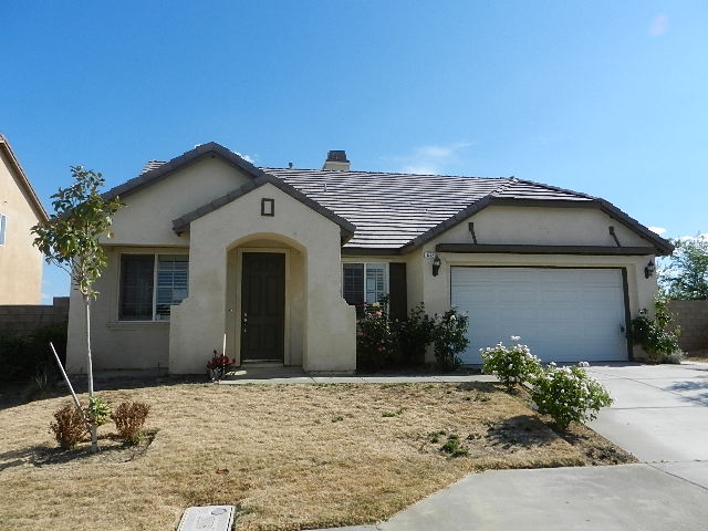 1726 W Lumber Street, Lancaster, CA 93534