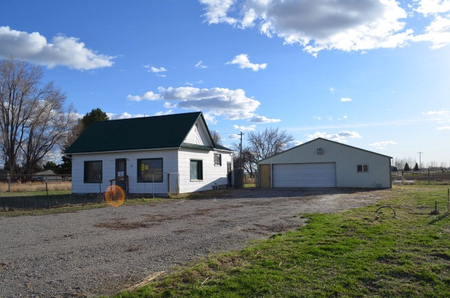 704 N 900 E, Shelley, ID 83274