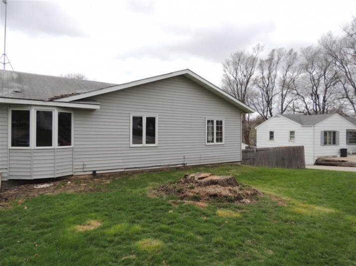 713 E 20th St S, Newton, IA 50208