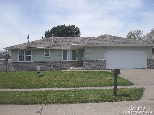 2618 Robin Rd, Salina, KS 67401