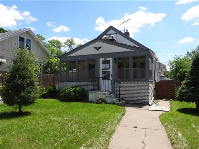 2012 Stillwater Av, Saint Paul, MN 55119