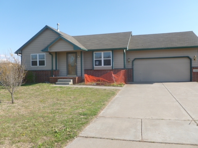 329 S Peach Cir, Haysville, KS 67060