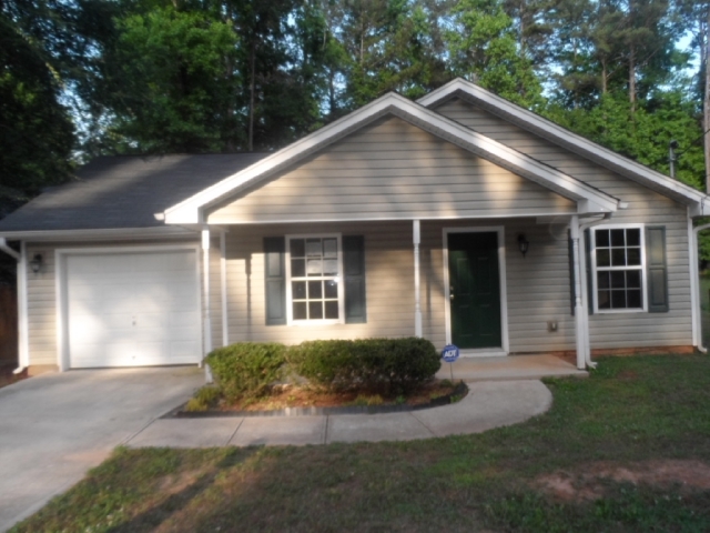 546 Forest Hill Dr, Stockbridge, GA 30281