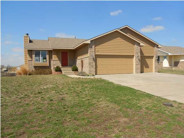 631 S Eastridge St, Valley Center, KS 67147