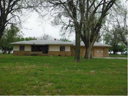 21285 Hoover Ave, Winfield, KS 67156