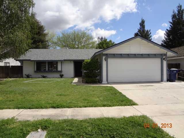 426 Parkview Ct, Tulare, CA 93274