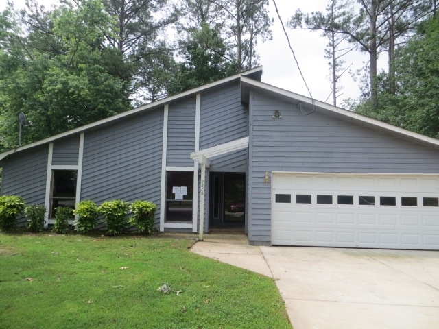 9276 Forest Knoll Dr, Jonesboro, GA 30238