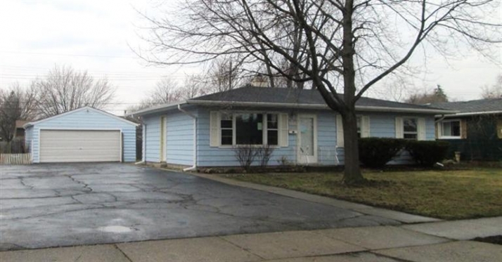 8012 Richard St, Highland, IN 46322