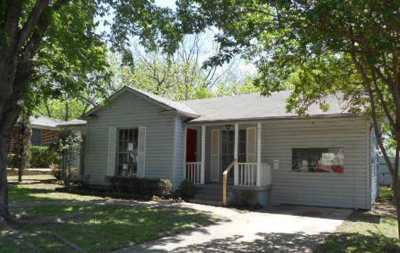 607 W Lake St, Ennis, TX 75119