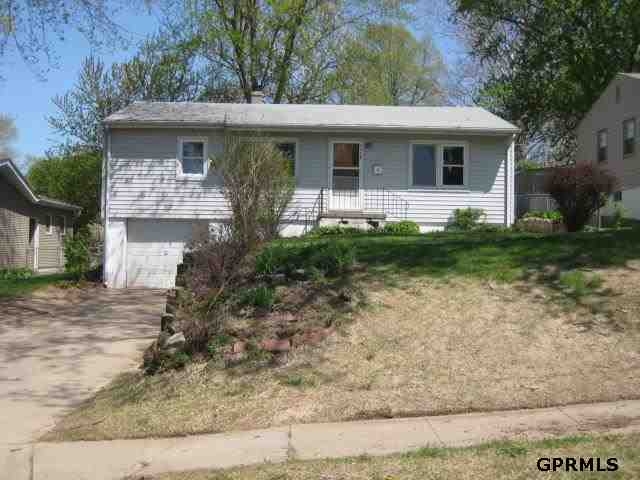 6926 Charles St, Omaha, NE 68132