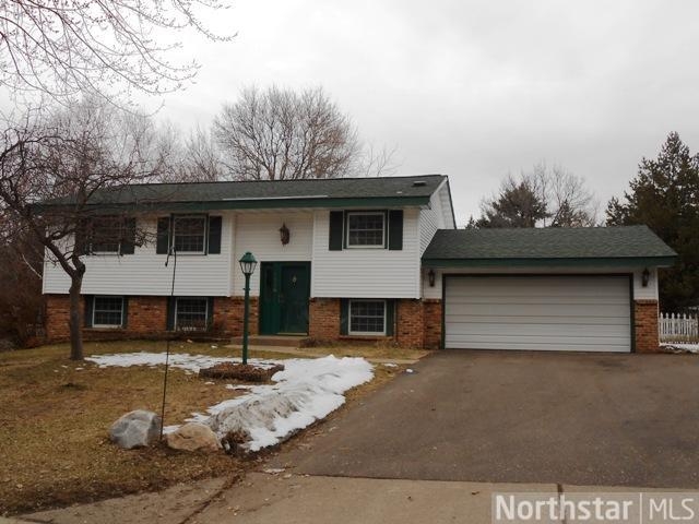 1716 Lamplight Dr, Saint Paul, MN 55125