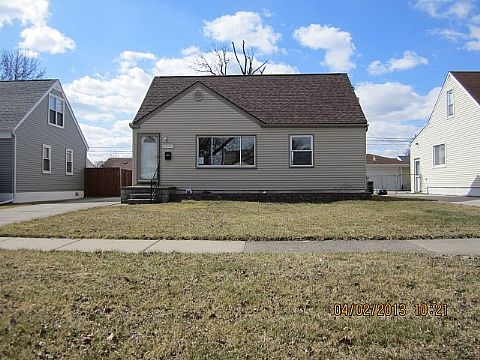 22220 Revere St, Saint Clair Shores, MI 48080