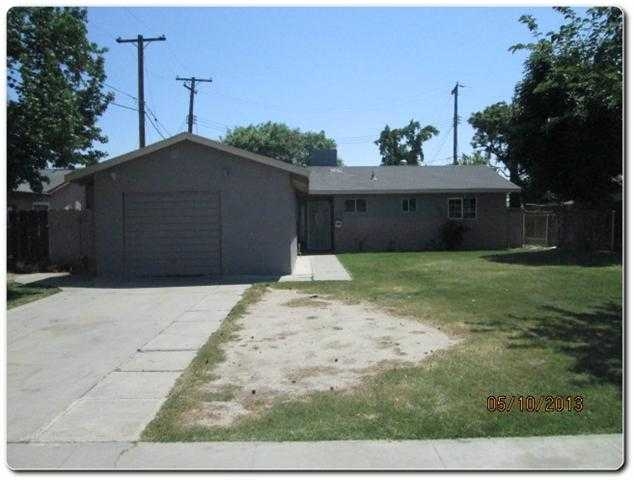 965 Ogden St, Hanford, CA 93230