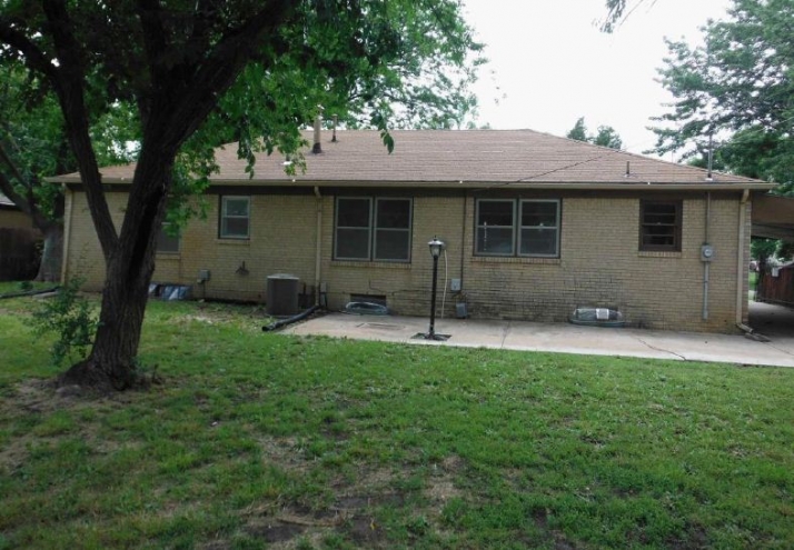 3252 S Walnut St, Wichita, KS 67217