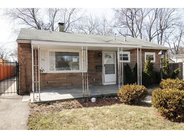 1006 New York St, Waukegan, IL 60085