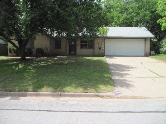 604 Martha St, Euless, TX 76040