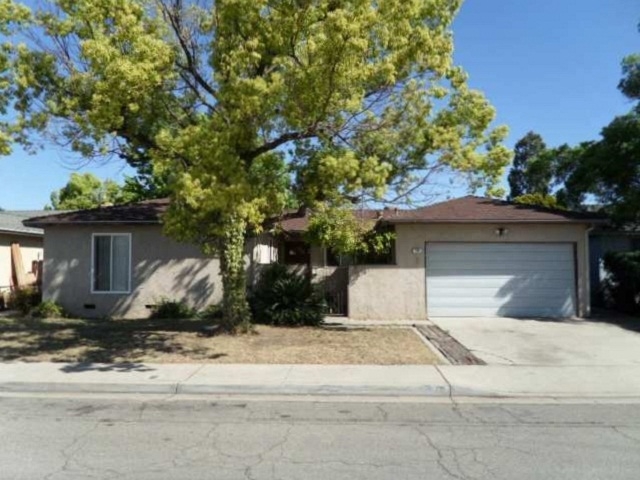 129 West Holland Avenue, Clovis, CA 93612