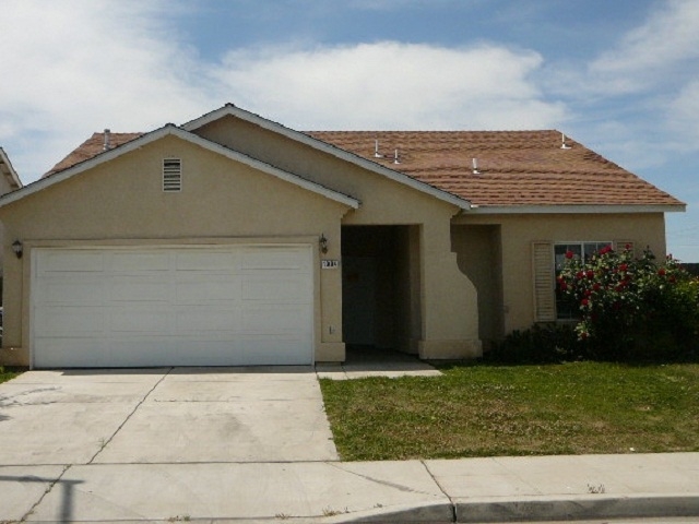 1004 Don Miguel Street, Madera, CA 93638