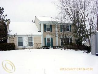 2636 Orbit Dr, Lake Orion, MI 48360