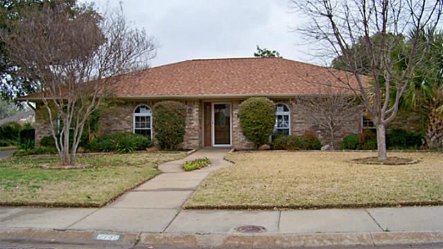 2701 N Surrey Dr, Carrollton, TX 75006