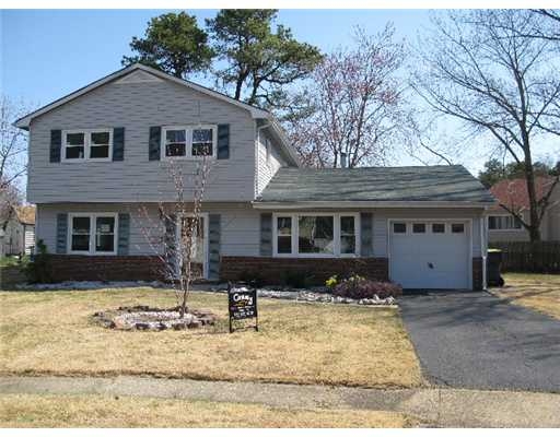 11 Elaine Ct, Old Bridge, NJ 08857