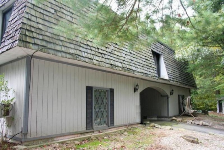 1584 Round Top Rd, Harrisville, RI 02830