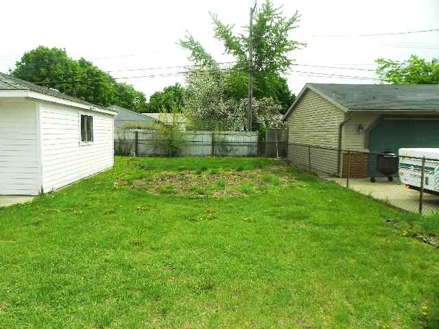 32503 Kathryn St, Garden City, MI 48135