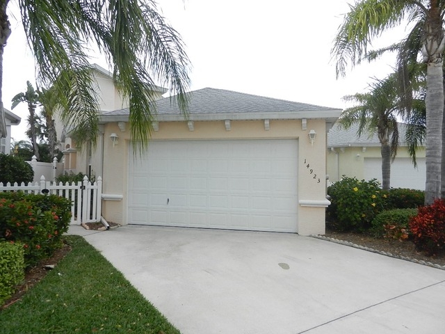 14923 Sterling Oaks Dr, Naples, FL 34110