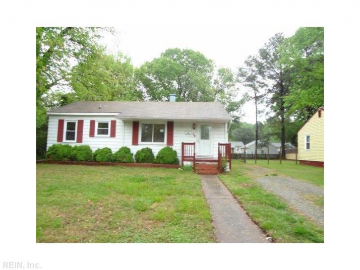 35 Twin Oaks Dr, Hampton, VA 23666