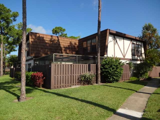 100 Weybridge Cir Apt B, West Palm Beach, FL 33411