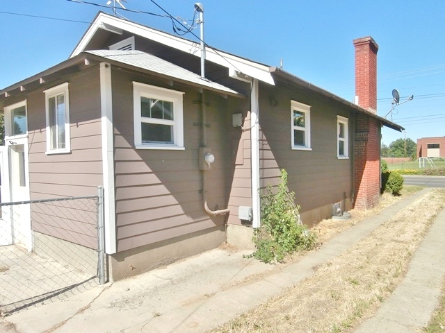 918 S 16th Avenue, Yakima, WA 98902