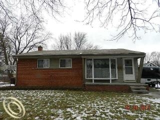 33628 Donnelly St, Garden City, MI 48135