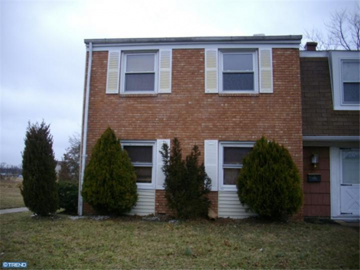 4 Regent Ct, Willingboro, NJ 08046