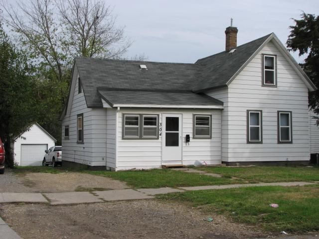 304 Woodbury St, Marshalltown, IA 50158