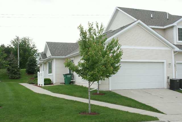 4220 155th St, Urbandale, IA 50323