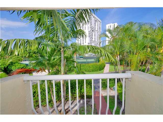 20402 NE 34 CT # 25, Miami, FL 33180