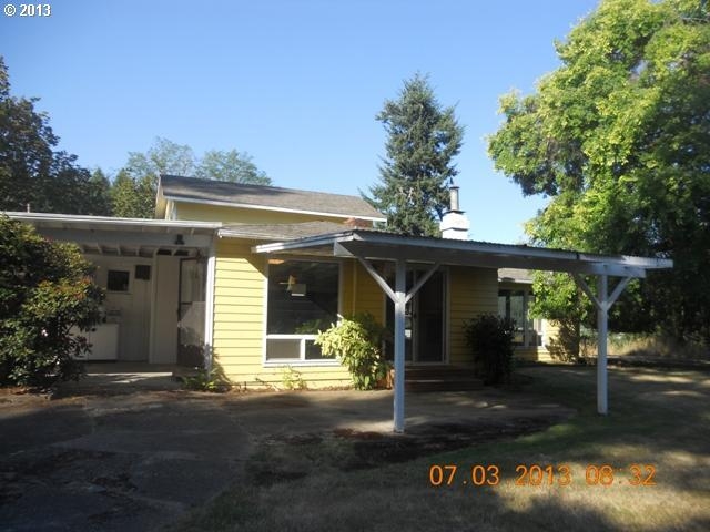 150 Cherry Ave, Sutherlin, OR 97479