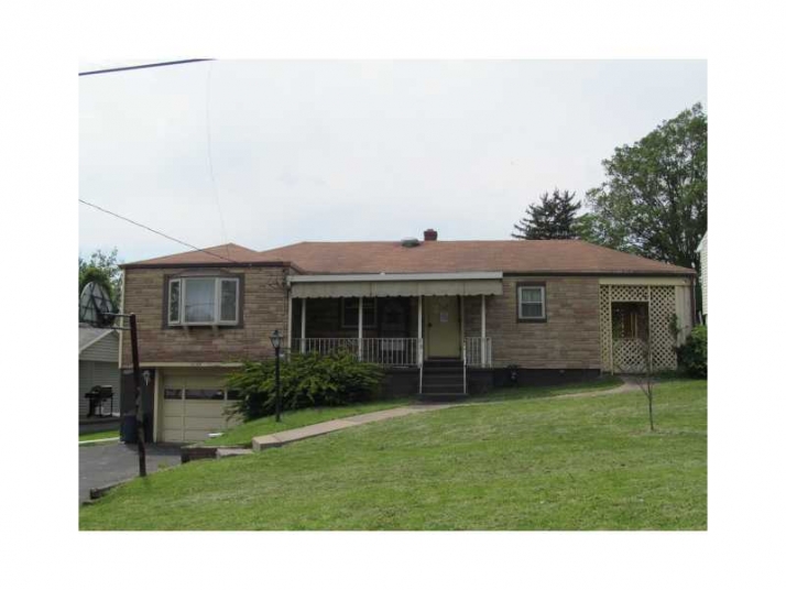 2148 Leo St, Irwin, PA 15642