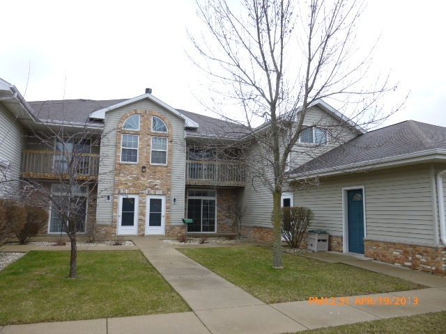 6198 S Creekside Dr # 14, Cudahy, WI 53110