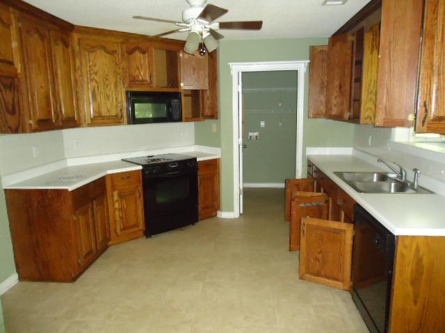 100 Fountain Ln, Bonaire, GA 31005